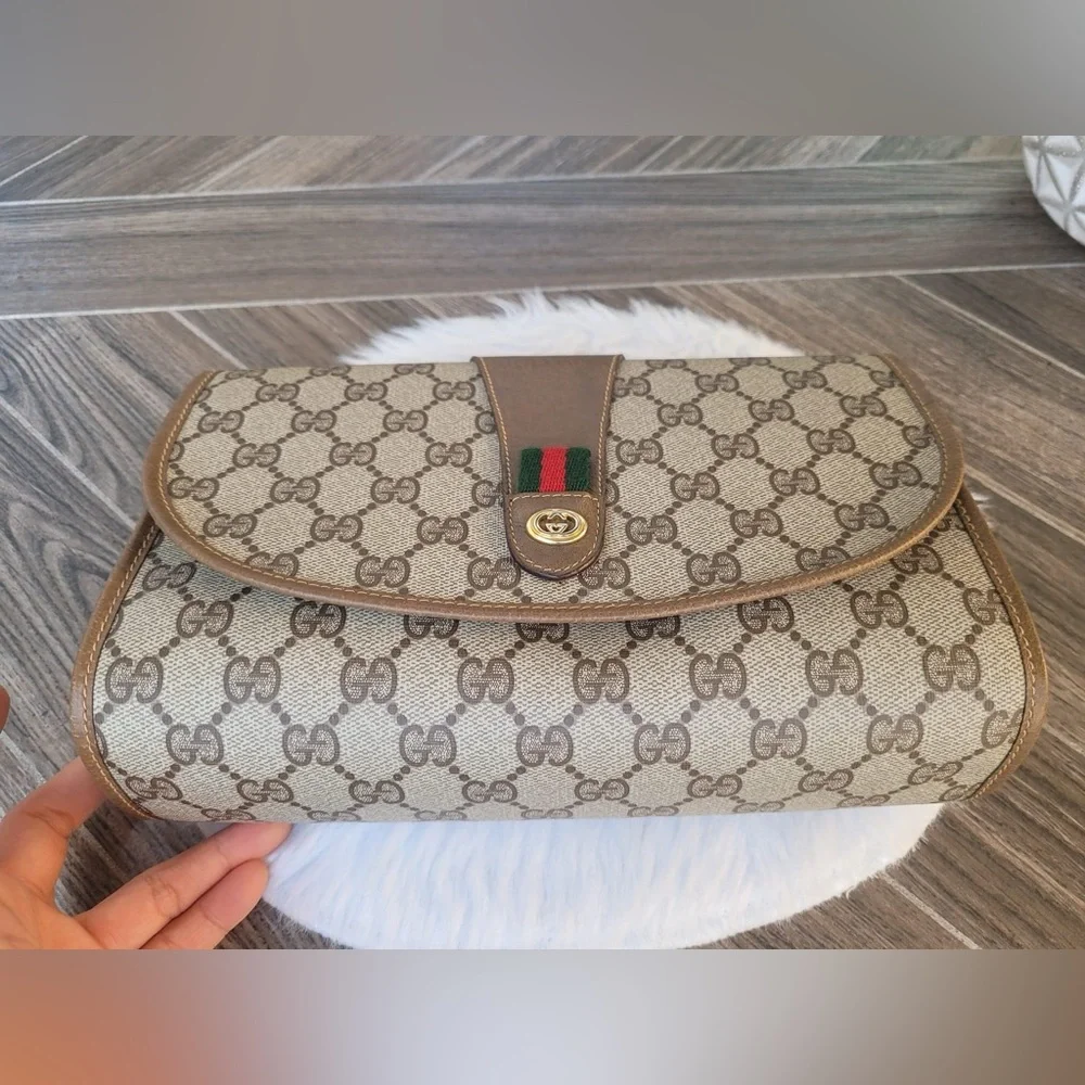 Vintage GUCCI Clutch - Picture 4 of 16